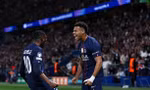 PSG thắng dễ Liverpool, đặt một chân vào bán kết Champions League