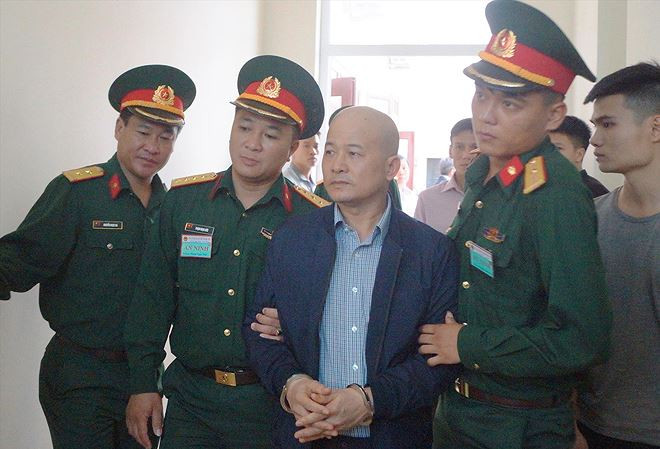 Đinh Ngọc Hệ, tức Út "trọc" (giữa).