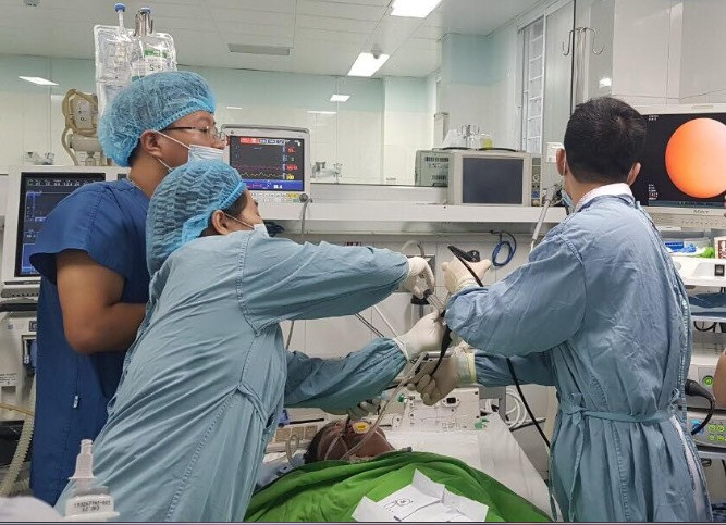 Người phụ nữ sốc đa chấn thương do téc nước rơi vào người đã được các bác sỹ cứu sống. Ảnh: BV cung cấp