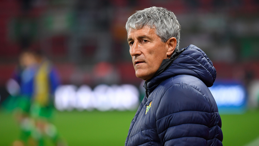 HLV Quique Setien của Barcelona.