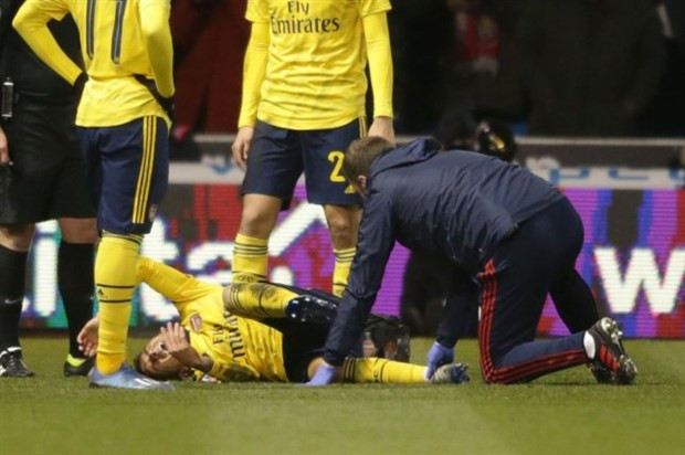 Lucas Torreira dính chấn thương cực nặng.