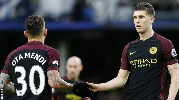 John Stones và Nicolas Otamendi nhiều khả năng sẽ phải rời Man City trong những ngày tới.
