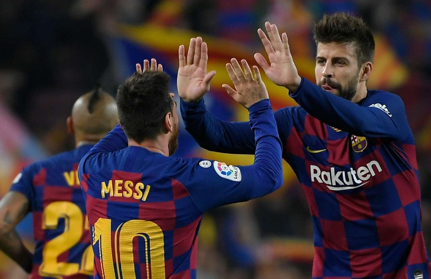 Các ngôi sao Barcelona đồng ý giảm lương trong mùa dịch Covid-19.