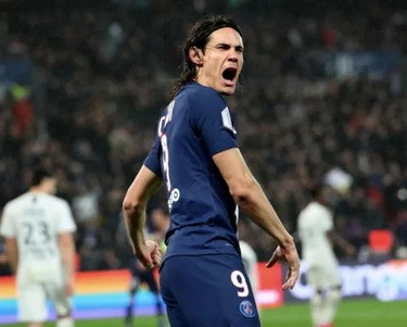 Edinson Cavani vừa được PSG gia hạn thêm 2 tháng.