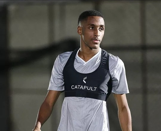Hậu vệ Khalifa Al Hammadi của U23 UAE.