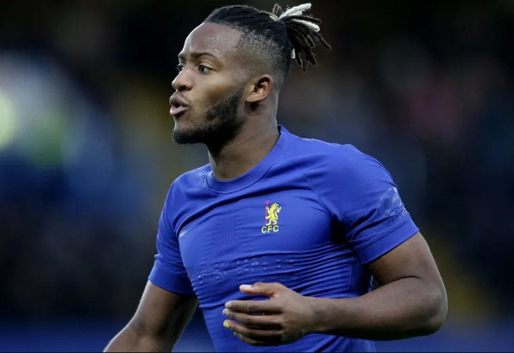 Michy Batshuayi trong màu áo Chelsea.