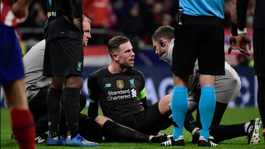 Jordan Henderson dính chấn thương gân khoeo.