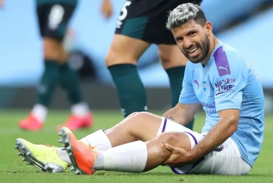 Sergio Aguero sẽ phải nghỉ thi đấu hết mùa giải vì chấn thương.