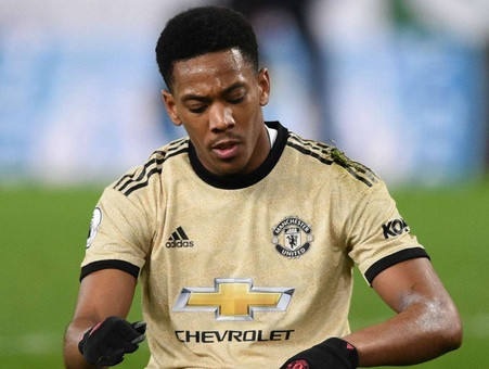 Anthony Martial bất ngờ dính chấn thương.