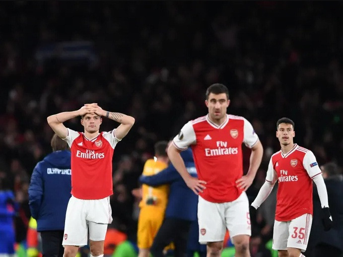Arsenal gục ngã cay đắng trước Olympiacos.