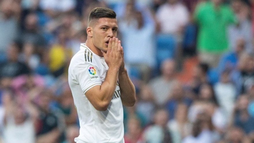 Luka Jovic dính chấn thương vì ngã từ sân thượng?