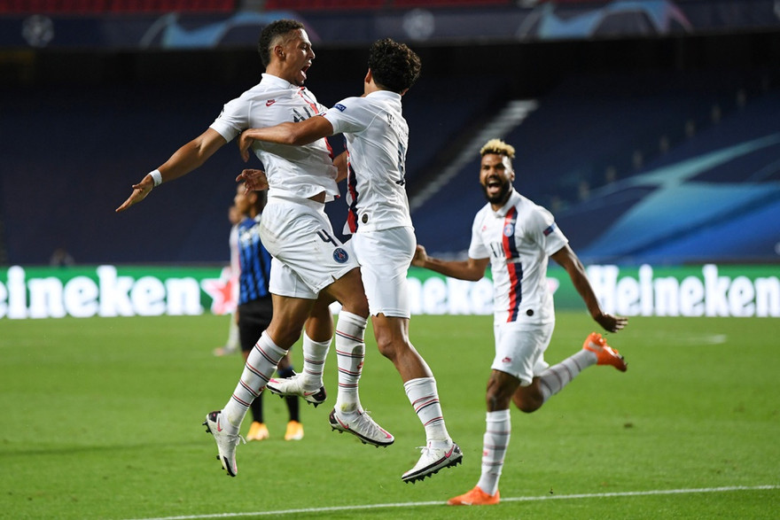 Marquinhos ăn mừng bàn thắng vào lưới Atalanta.