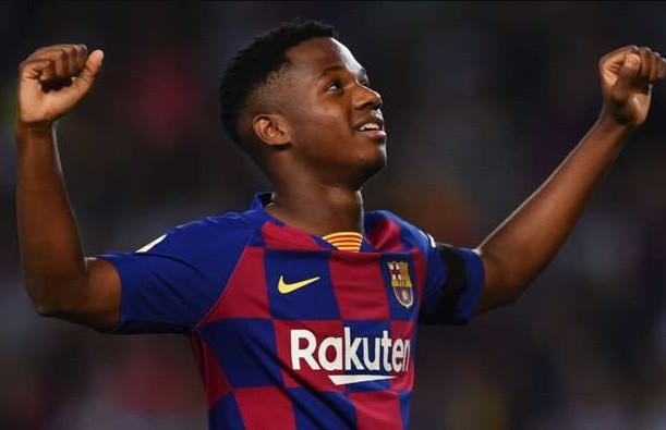 Ansu Fati còn hợp đồng tới hè 2022 với Barcelona.