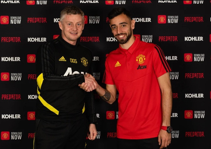 Bruno Fernandes trong ngày ký hợp đồng với M.U.