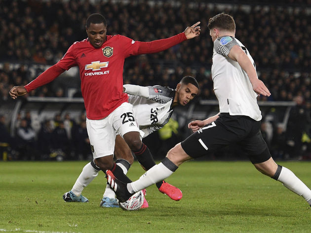 Odion Ighalo tỏa sáng giúp M.U đoạt vé vào tứ kết FA Cup.