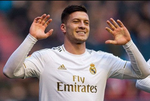 Luka Jovic có thể phải đi tù vì trốn cách ly để đi tiệc tùng.