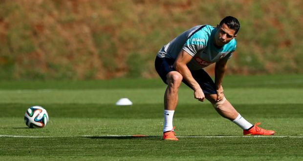 Cristiano Ronaldo bị nhiễm trùng ở bàn chân.