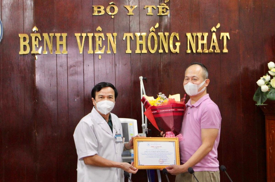 Chứng khoán APG tài trợ máy thở cho Bệnh viện Thống Nhất