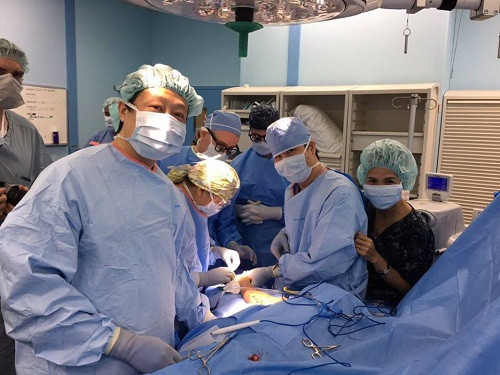 Một ca phẫu thuật tại Viện Bỏng Quốc Gia