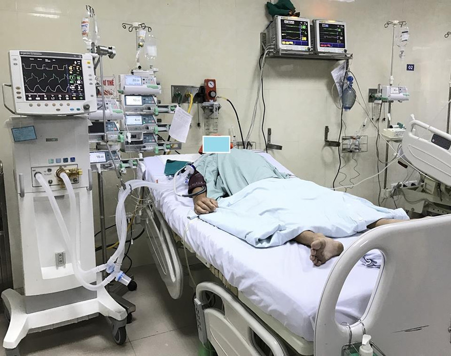 Bệnh nhân ngộ độc rượu đang được điều trị tại Khoa Hồi sức tích cực - BV E TƯ