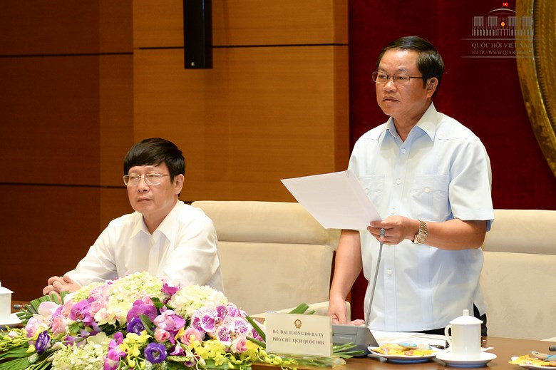 Phó Chủ tịch QH Đỗ Bá Tỵ đề nghị phải có sự thống nhất khi tuyên thệ.