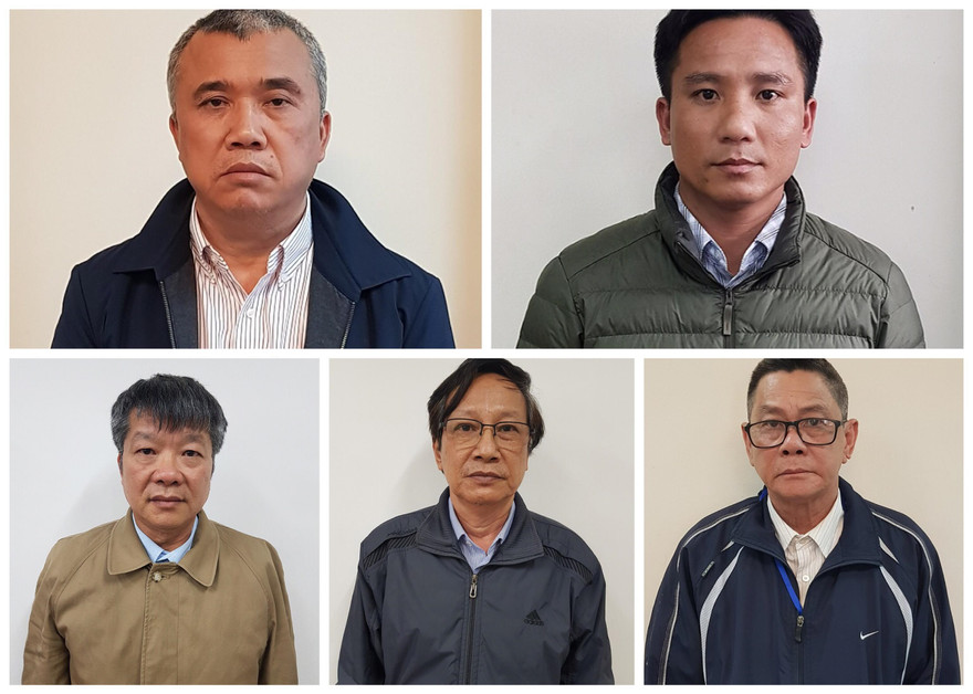 Các bị can Thơm, Toàn, Hải, Tuấn, Khuê (từ trái sang phải)