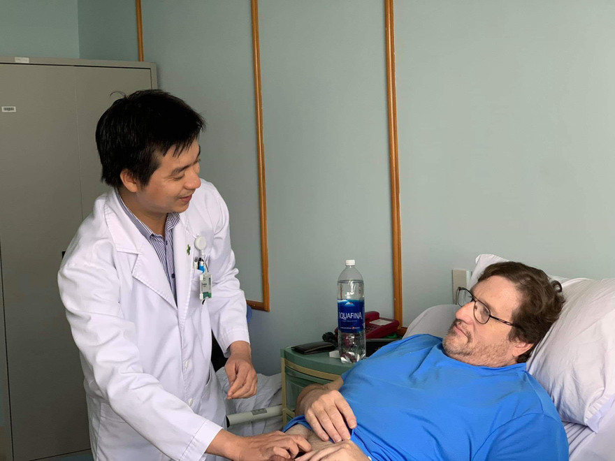 Lấy cây tăm nhọn ‘đi lạc’ từ ổ bụng xuống tận bẹn cho bệnh nhân người Mỹ