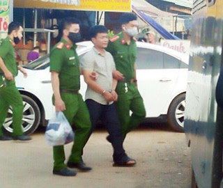Bắt khẩn cấp chồng Loan 'cá' trong vụ lấy tiền 'bảo kê' của hàng trăm tiểu thương
