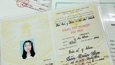 Phát hiện bác sĩ sử dụng bằng giả làm việc ở nhiều phòng khám