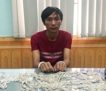 Trộm hơn 160 món trang sức bạc để bán lấy tiền chơi game