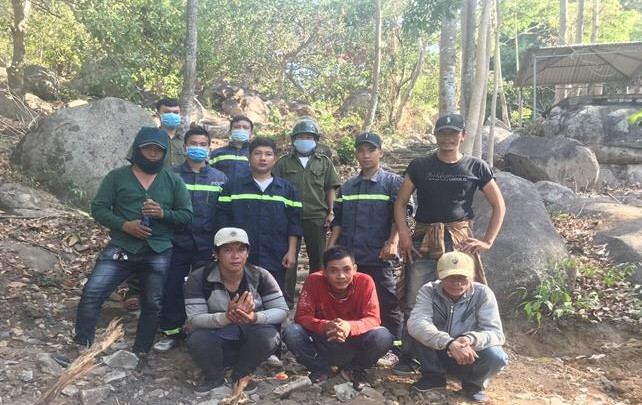  Lên núi tìm hoa lan đột biến, 5 thanh niên đi lạc nhiều ngày trong rừng