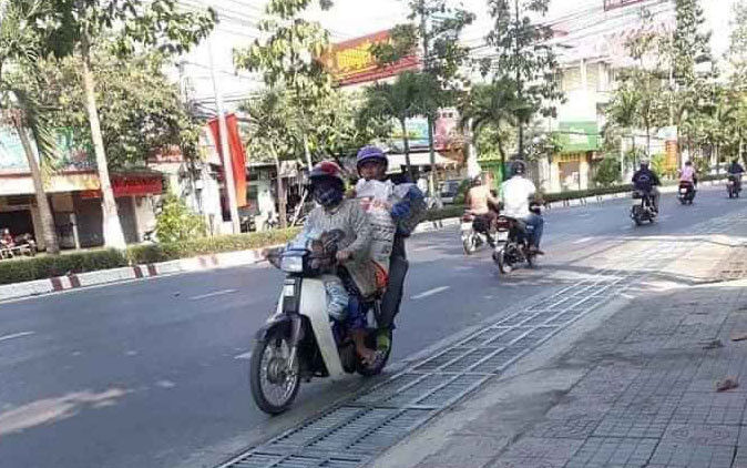  Phẫn nộ với người đi gom quà từ thiện mùa dịch COVID-19