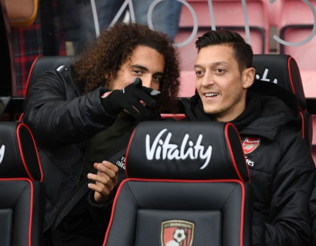 Matteo Guendouzi và Mesut Ozil là những người đồng đội thân thiết ở Arsenal.