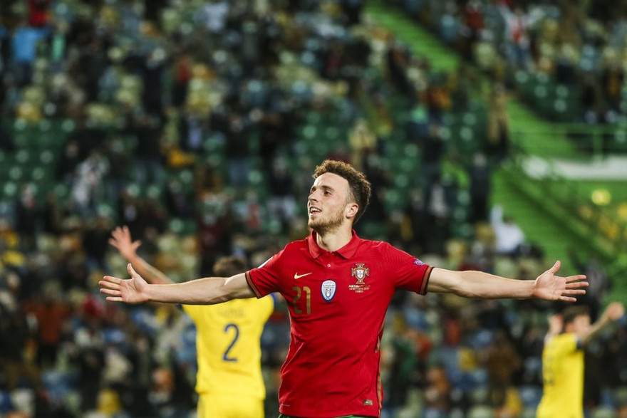 Diogo Jota tỏa sáng rực rỡ trong ngày đá thay vị trí của Ronaldo.