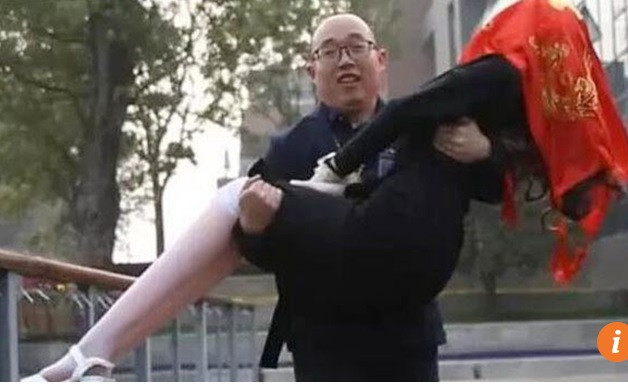 Chàng kỹ sư Trịnh đã cưới robot làm vợ gây xôn xao dư luận Trung Quốc năm 2017.