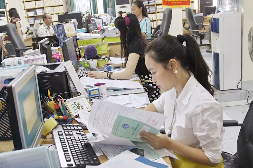 Tiếp tục duy trì chính sách cho phép hưởng BHXH một lần, nhưng mức hưởng sẽ thấp hươn hiện hành.