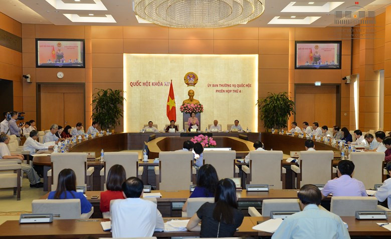 Uỷ ban Thường vụ Quốc hội đề nghị Chính phủ chuẩn bị lại dự án "một luật sửa nhiều luật"