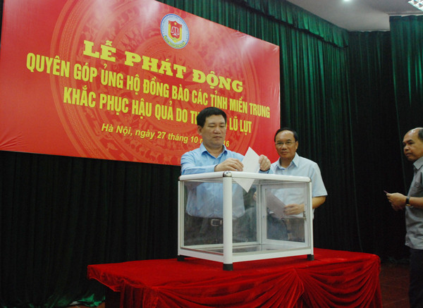 Tổng Kiểm toán Nhà nước quyên góp ủng hộ người dân miền Trung