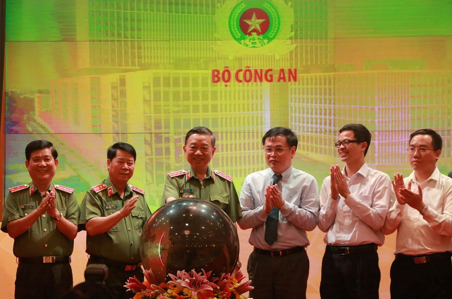 Thượng tướng Tô Lâm tại lễ khai trương CTTĐ Bộ Công an phiên bản mới