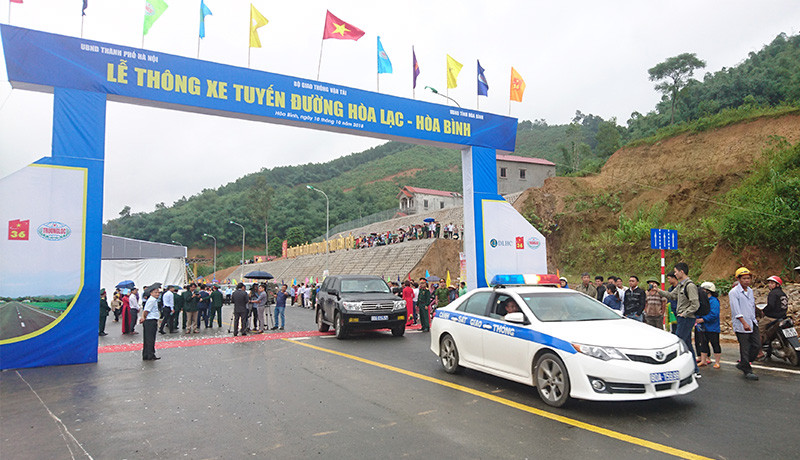 Tuyến đường mới Hoà Lạc - Hoà Bình đưa vào sử dụng sẽ giảm hơn 30 phút thời gian đi lại giữa 2 địa phương.