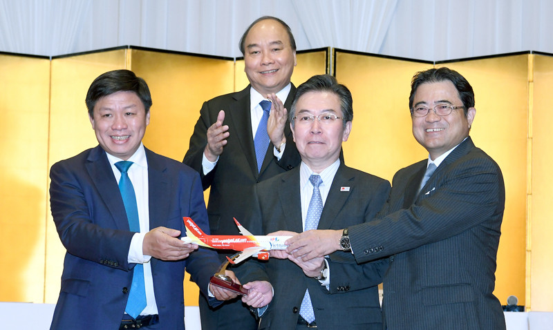 Vietjet ký kết thỏa thuận hợp tác tài chính với đối tác quốc tế trước sự chứng kiến của Thủ tướng Nguyễn Xuân Phúc trong chuyến thăm Nhật Bản.