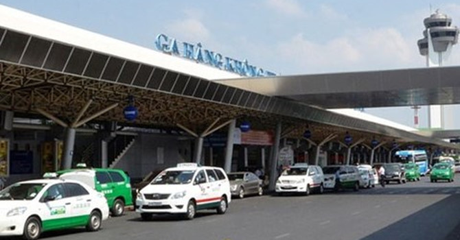 Vẫn tiếp tục thu giá ô tô ra vào sân bay
