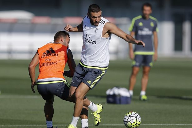 Benzema thất vọng với cách tiếp cận của HLV Wenger.