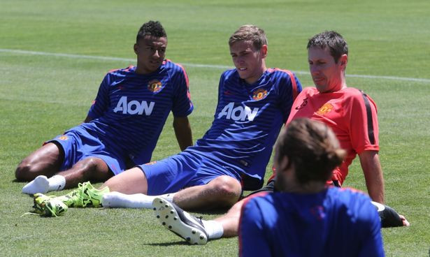 Wilson và Lingard không có nhiều cơ hội ra sân đêm nay.