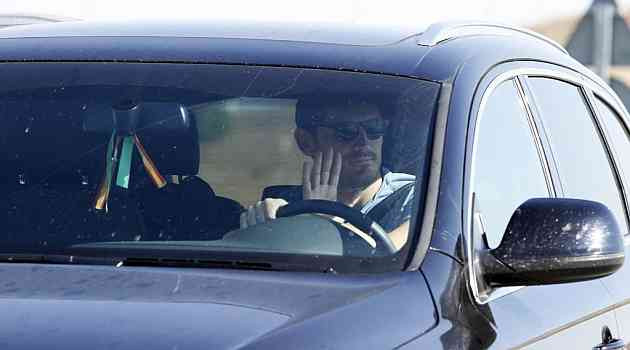 Casillas tươi tỉnh rời Bernabeu.