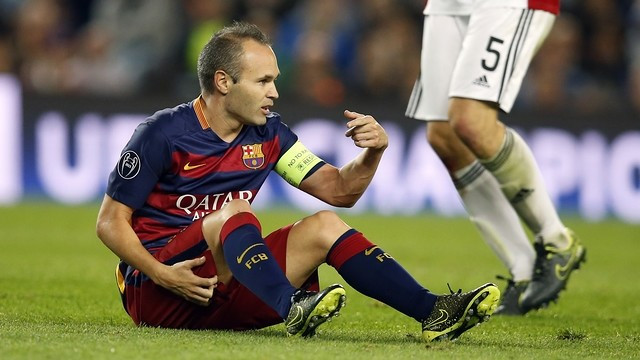 Iniesta dính chấn thương nặng.