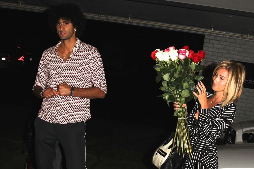 Fellaini đi chơi cùng người đẹp tóc vàng.