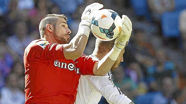 Real Madrid chính thức có Kiko Casilla. 