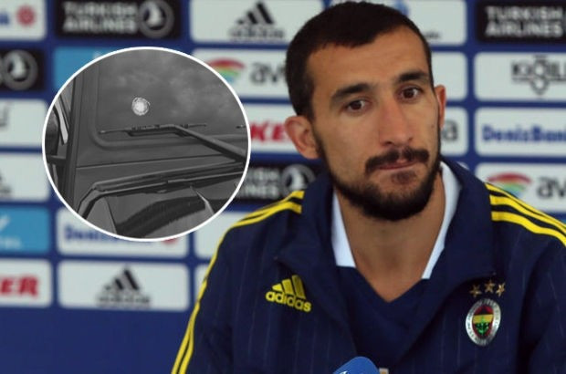 Topal đã thoát chết nhờ xe có kính chống đạn.