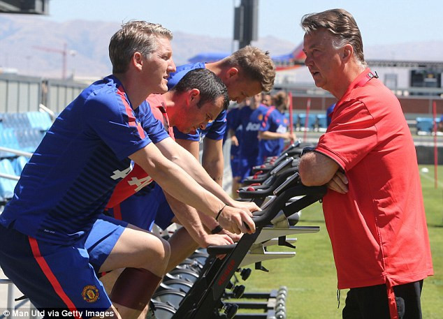 Schweinsteiger dính chấn thương.